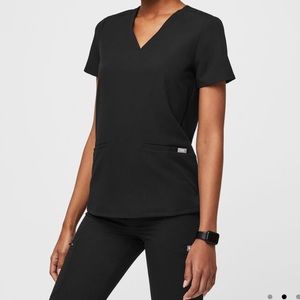 Figs Casma black scrub top